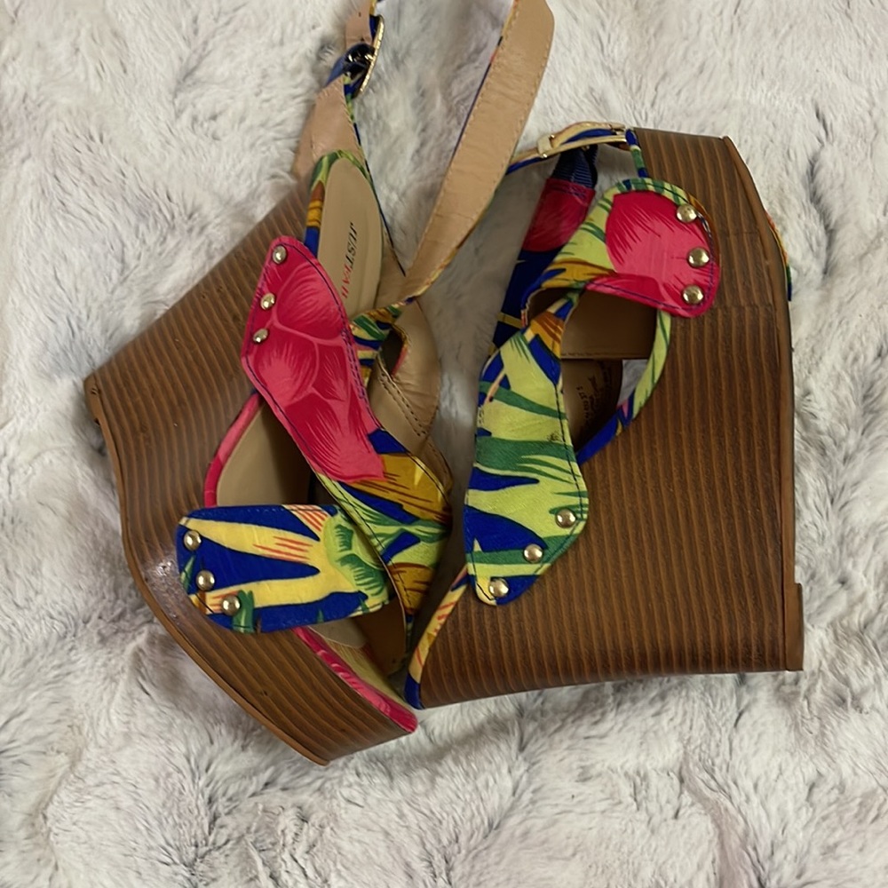 Pre owned just fab size 7 US